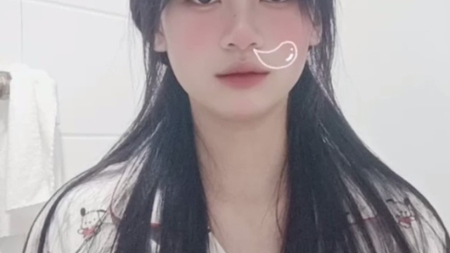 我本来长这样ovo,后来被打了一拳,变成Ovo