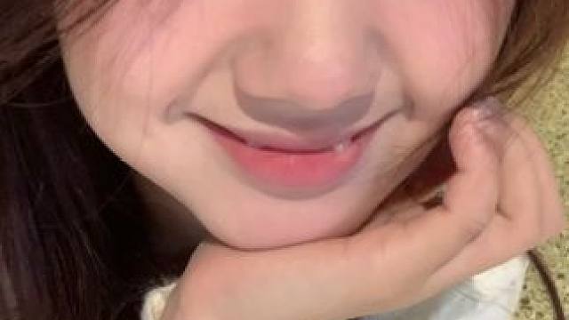 “笨蛋，我喜欢你啦”#喜欢你是我的秘密 #爱笑女孩 #你看镜头的那瞬间有点甜 #耐看型