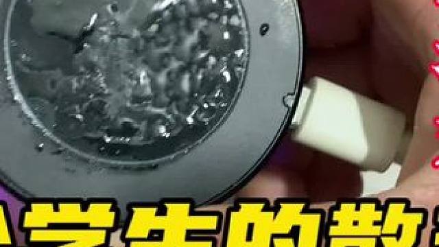 散热器迟早都要买的毕竟夏天到了没有谁的手机打游戏不会发烫，提前备好一个好用的散热器打游戏时就可以避免