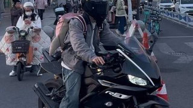 上网只为三件事，挨骂破防退网#滑板 #机车 #王一博