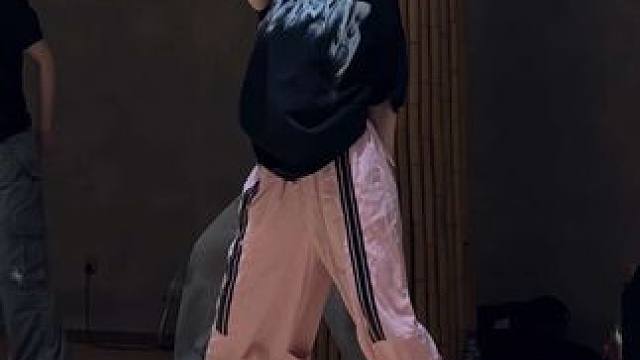 我恨顶光
#prettysavage #一开编舞 #jazz #dance #舞蹈课堂随拍