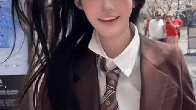 年少的悸动是春日的落樱
#樱花  #妆容 #日常