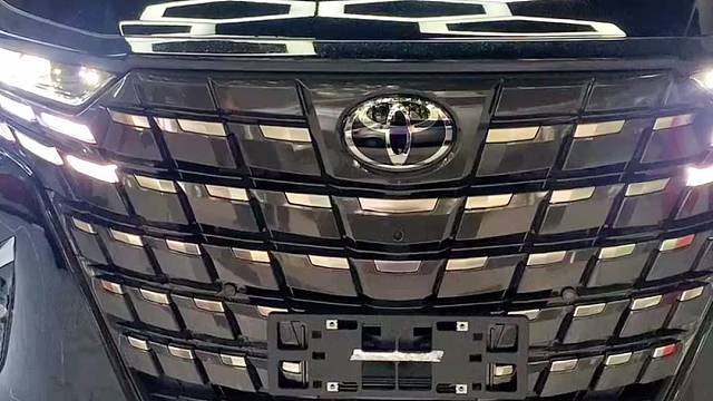 丰田埃尔法安装防拆抗屏蔽GPS定位防盗系统，开启屏蔽器自动锁车，换卡、抠卡、干扰锁车报警到手机。嵌入