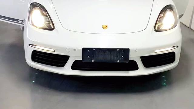 保时捷718安装防拆抗屏蔽GPS定位防盗系统，开启屏蔽器自动锁车，换卡、抠卡、干扰锁车报警到手机。嵌