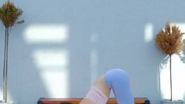 #正常瑜伽动作无不良引导#跟着美女学瑜伽