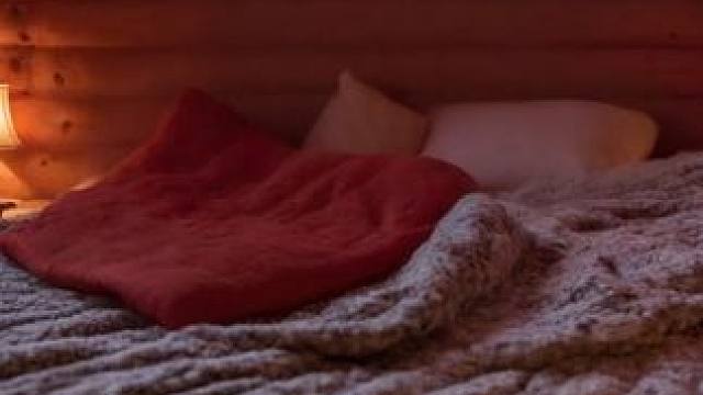 暴风雪的天气，就该呆在温暖的小屋里，聆听着风雪入眠 #白噪音 #助眠声音 #助眠视频