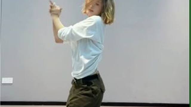 这个夏天一起扭起来#喵一几尼桑手势舞 #简单易学舞蹈 #smart #kpop #简单易学女团舞推荐