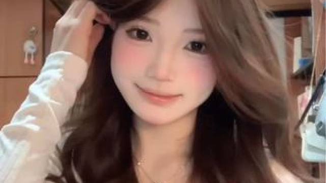 卷发就是超级无敌有氛围感~
#甜妹 #卷发 #发型教程 #发型