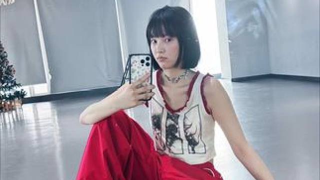 这舞蹈圈我就非要往里挤！#时髦玩家出街指南 #随时随地抖是时髦精 #今日份舞蹈打卡