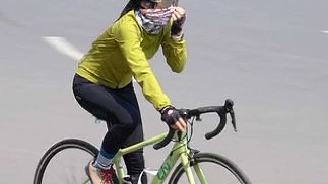 你是因为什么爱上机车的？#西安机车街拍 #南门追焦 #西安女骑