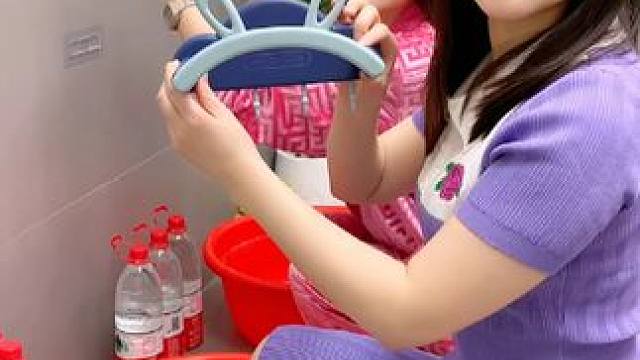 #兔耳脸盆架可以收纳多个脸盆，家里的鞋刷都可以挂上去，还不占空间#免打孔  #小兔脸盆置物架