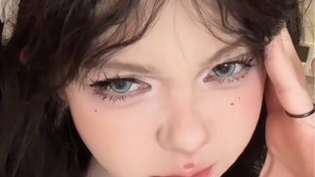 让我看看是哪个小笨蛋还不会画下睫毛呀#下睫毛画法 #眼妆教程 #分享妆容