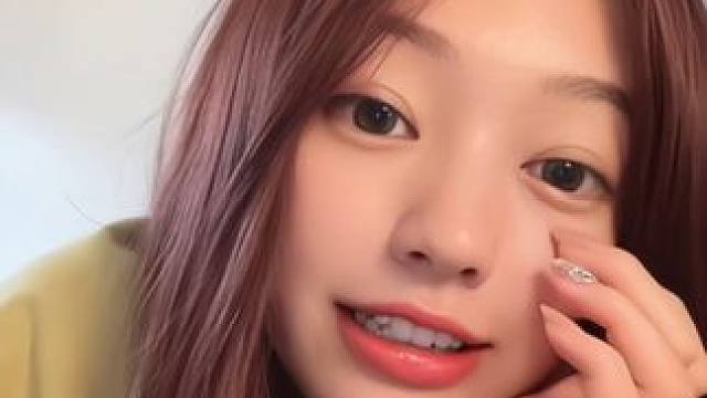 #日本女生 #卡哇伊 #和我对视会脸红吗 #日常搞怪 所以我是卡哇伊女生吗？