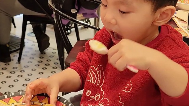 一个妈生的三个宝