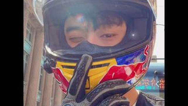 这条路太窄只能容下两个人
#戴好头盔 #摩的 #185