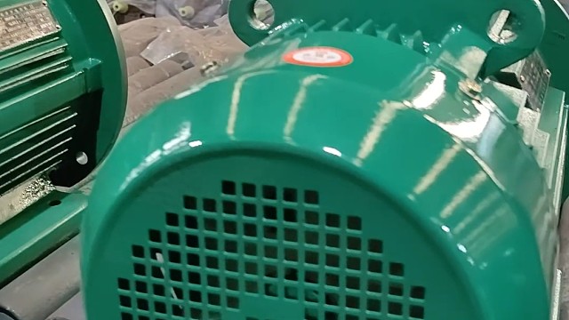 默默努力，总有一天你会站在最闪亮的地方活成自己曾经渴望的模样