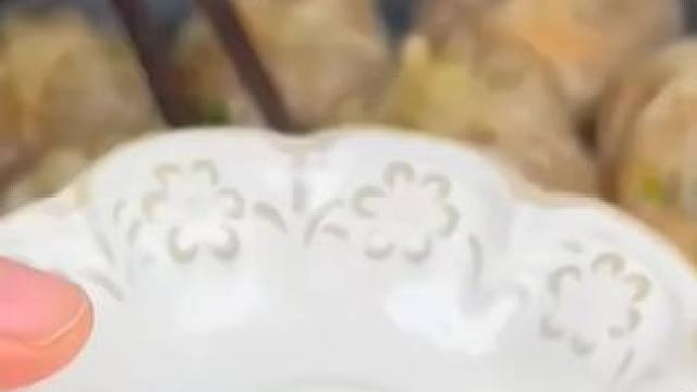 早上起不来做早餐的姐妹看看这款薄皮烧麦，放蒸锅上蒸个十分钟，去洗漱的时间就可以吃了!超级方便!关键现