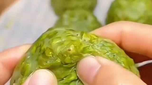 现摘现做，今年你吃榆钱窝窝了吗？#真材实料才能做出好味道 #口感特别好