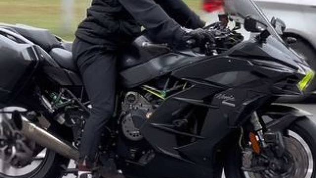 重庆的机车氛围#机车 #摩托车 #女骑 #机车摄影 #爱机车爱生活