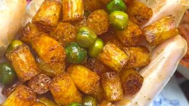 哈喇子流一地，辣条零食大礼包来啦！这可不是一般的辣条哦，每一根都是经过精心挑选的，口感酥脆，味道浓郁