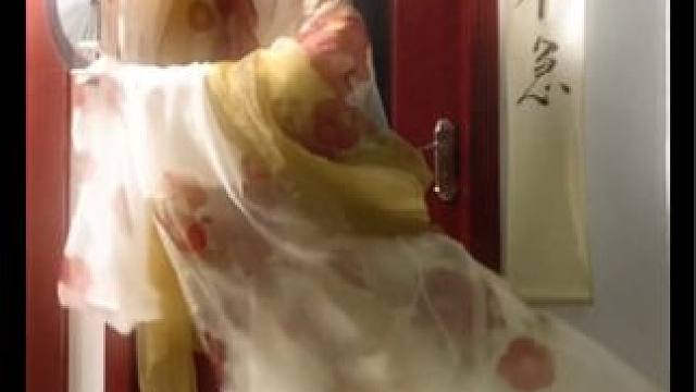 今天用了山茶花！但是位置放错了看不太到#古典舞 #春天穿汉服去赏花呀 #春日汉服国潮热