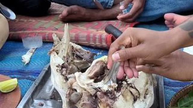 吃牛脑#农村美食 #农村生活 #乡村味道 #牛头宴 #乡村美食