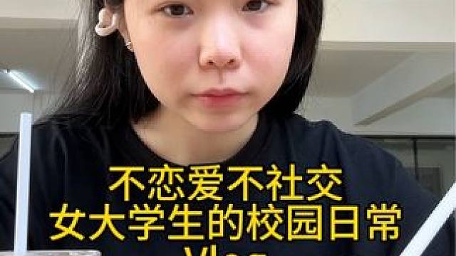 感觉今天的视频可能不能给予大家太多能量，一边是下雨天，一边是无美食，一边又是疲惫的我。但我现在已经休