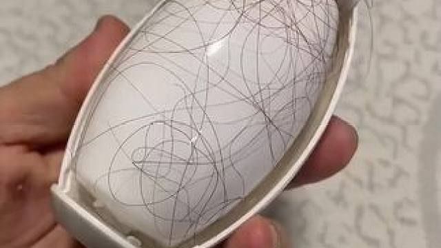 可水洗的粘毛器，衣服 裤子 外套上的毛絮轻轻一粘就干净了，随身携带太实用了#粘毛器  #冬季必备  