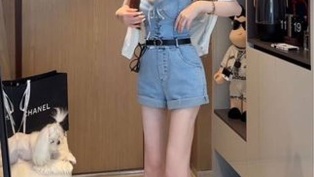 牛仔连体裤选蓝色还是黑色#搭配你的高级范儿 #时髦精的ootd #小个子显高显瘦穿搭 #夏季新款