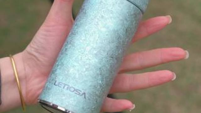 纯钛材质的保温杯，不仅可以装热水，夏天用来装冰块也很方便#纯钛保温杯 #保温杯 #户外保温杯 #露营