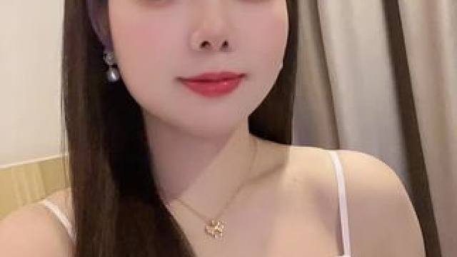 允许自己脆弱 允许万物穿过 但是不允许自己低落 往后我要活得漂漂亮亮的 …