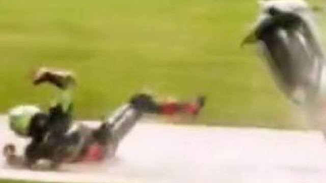 #摩托车比赛 #滑胎过弯 #专业动作请勿模仿 #贴地飞行