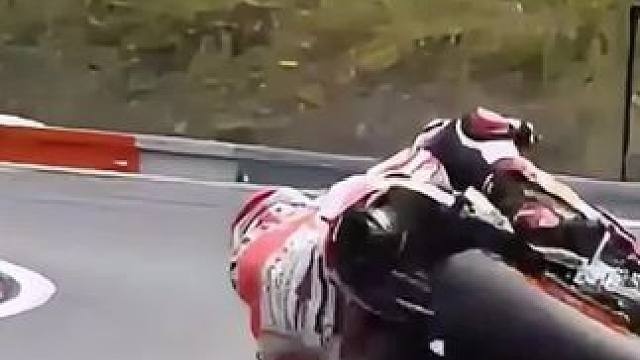 #摩托车比赛 #滑胎过弯 #贴地飞行 #赛道 #大神控车