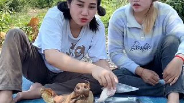今天和老板娘吃猪头#乡村美食 #农村美食 #猪头肉 #农村家常菜 #东南亚矮子