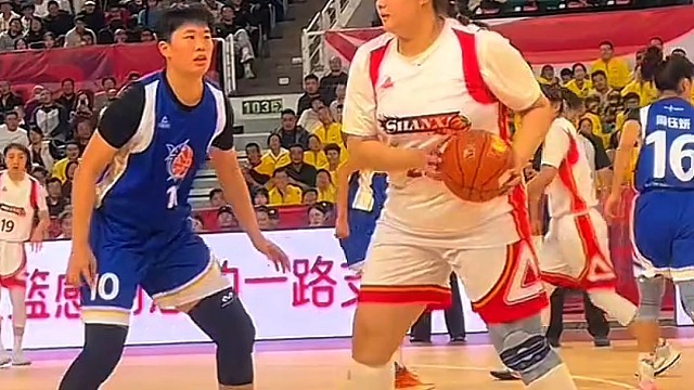 大小姐驾到，通通弹开