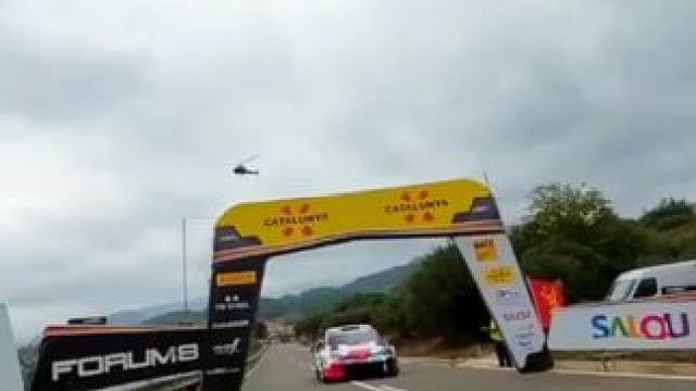 让我们一起感受下夺冠时的喜悦，这车顶的坚固性确实无可挑剔#wrc拉力赛