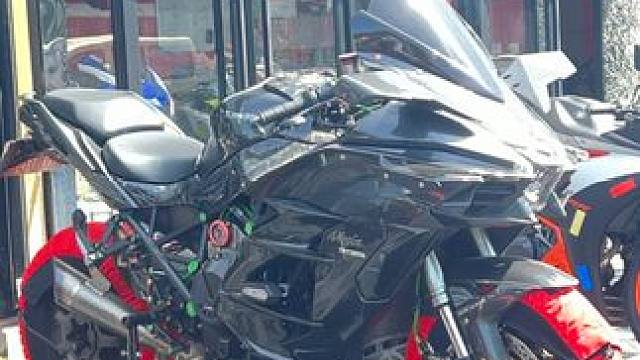 和秦老师同框的瞬间#72号车手秦涛 #赛道 #r6#h2