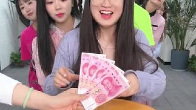 盲盒二选一挑战，哈哈最后一个赚了还是赔了？#办公室游戏 #盲盒 #搞笑