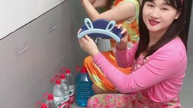 #兔耳脸盆架  可以收纳多个脸盆，家里的鞋刷都可以挂上去，还不占空间#免打孔  #小兔脸盆置物架