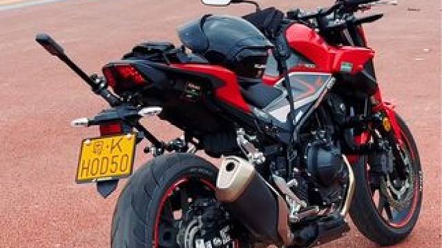 我的生活偶尔听听歌，闷了就骑骑车，简单却很快乐#cb400f #摩托车 #爱机车爱生活