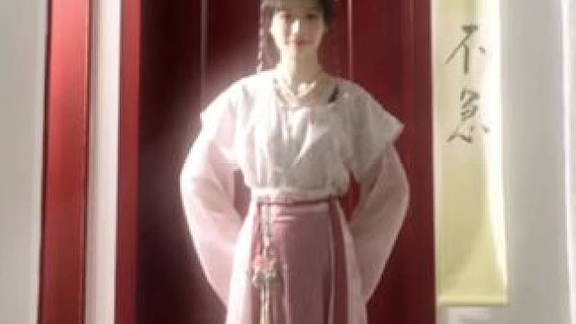 红马果然俏皮呀～#古典舞 #红马舞蹈 #春天穿汉服去赏花呀