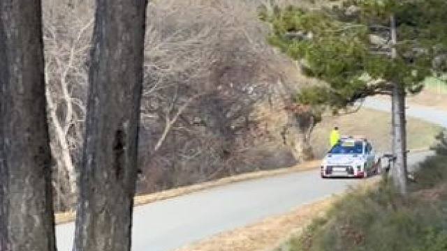 简洁的过弯方式实际上对驾驶技巧和经验要求非常高，没有过多的花里胡哨#wrc拉力赛