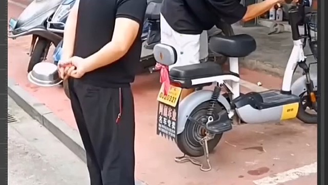 车没坏，是后面的老头坏了[捂脸]