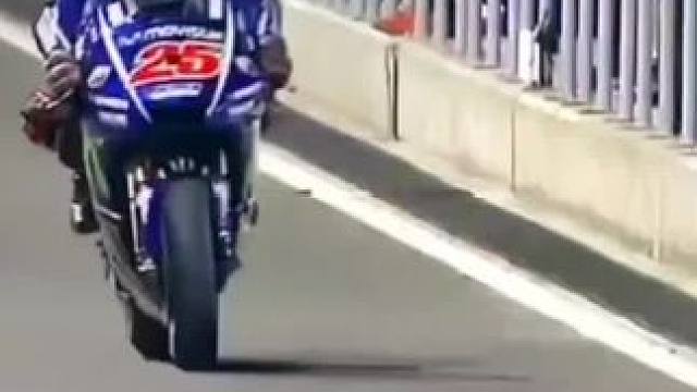 #motogp #摩托车比赛 #滑胎过弯  #大神控车 #专业动作请勿模仿