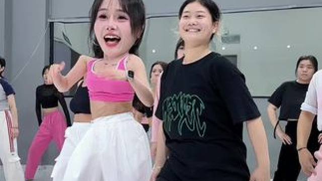 22岁服务员宝子零基础学舞蹈，梦想是成为一名舞蹈老师改变自己的生活 #舞蹈 #成人零基础舞蹈培训 #