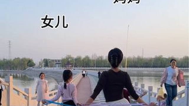 千万不要小瞧这套动作，每天10分钟，孩子#驼背改善了，妈妈#背也变薄了