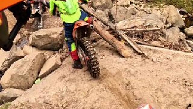 #越野有风险玩车需谨慎 #越野摩托车爱好者 #爱越野爱生活 #越野 #固定机位安全拍摄 休闲 