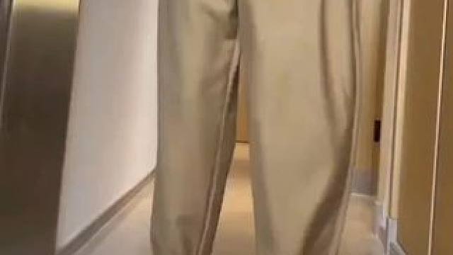 姐妹们！今天给大家带来一款好看的大码西装休闲九分哈伦老爹裤，前面两个大口袋设计独特新颖别致，哈伦老爹