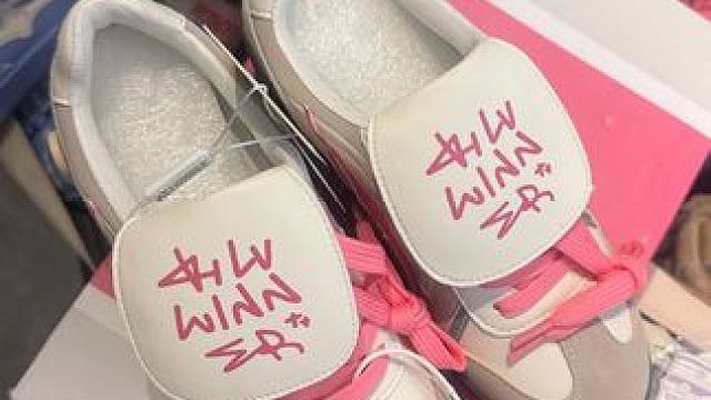 白粉巧克力开箱！#鞋子分享 #超好看的鞋