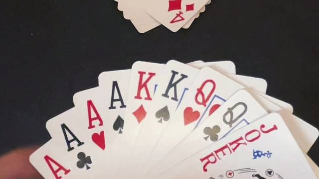 下方先出，如何打赢上方？评论区见高低… #斗地主残局 #是时候展现真正的牌技了